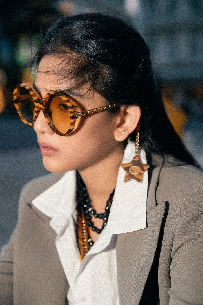 Trương Thị May khoe loạt kính hàng hiệu khi vào hè - 3