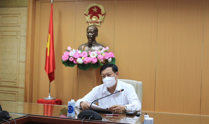 Thứ trưởng Y tế yêu cầu bệnh viện sửa quy chế ra vào, hạn chế tối đa người thăm - 1