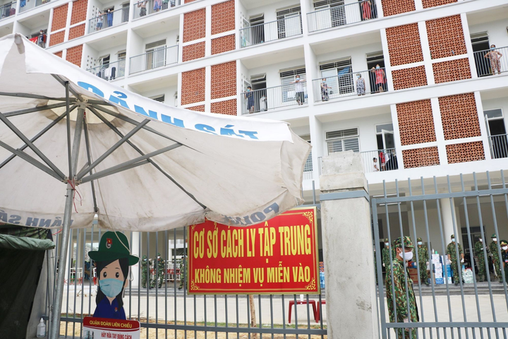 8 người liên quan ổ dịch bar New Phương Đông tụ tập mở nhạc trong khu cách ly - 1