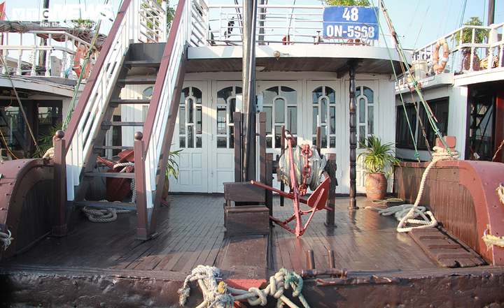 Ảnh: Cận cảnh hơn 500 tàu du lịch nằm 'ngắc ngoải' bên bờ Vịnh Hạ Long - 12