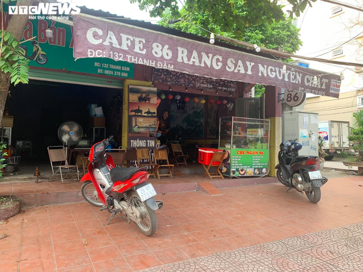 Khách ngày càng thưa thớt, quán cà phê Hà Nội lao đao chống đỡ COVID-19 - 1