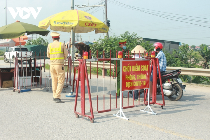 Rác trong các khu cách ly, phong tỏa ở tâm dịch Bắc Ninh được xử lý thế nào? - 11