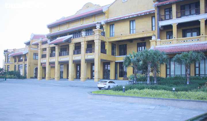 Ảnh: Cận cảnh hơn 500 tàu du lịch nằm 'ngắc ngoải' bên bờ Vịnh Hạ Long - 17