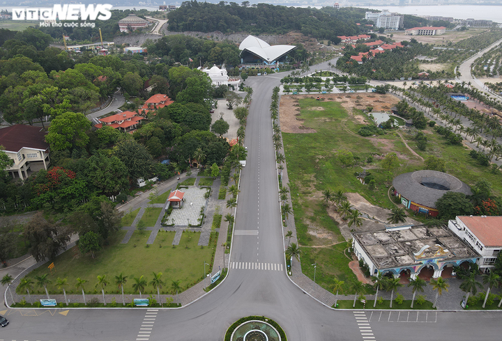 Ảnh: Cận cảnh hơn 500 tàu du lịch nằm 'ngắc ngoải' bên bờ Vịnh Hạ Long - 20