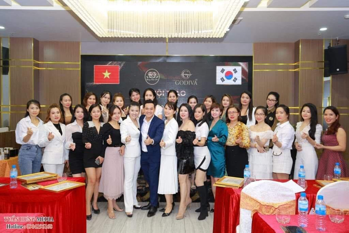 Amanda Nguyễn Ngọc cùng mọi người tu nghiệp tại Hàn Quốc, đào tạo và chuyển giao những công nghệ hàng đầu cho các chủ spa.