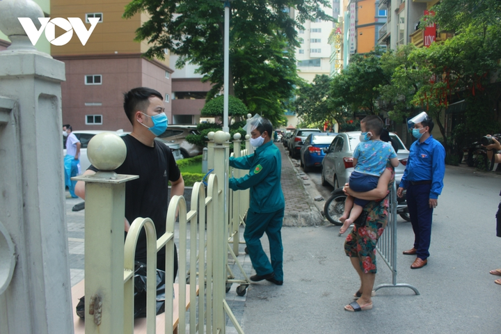 Phong tỏa 2 chung cư có 2 ca mắc COVID-19 là F1 của Giám đốc Hacinco - 5
