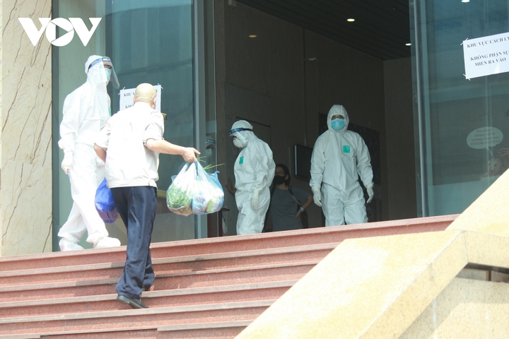 Phong tỏa 2 chung cư có 2 ca mắc COVID-19 là F1 của Giám đốc Hacinco - 14