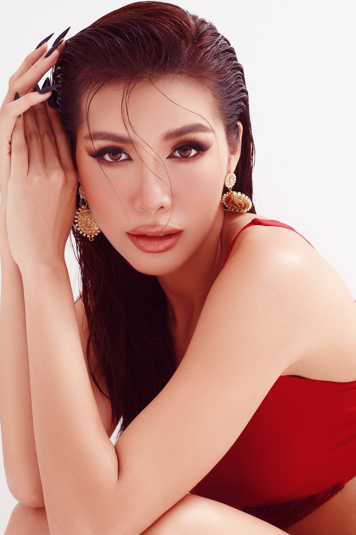 Thân hình 'đồng hồ cát' gợi cảm của nữ chính phim 'Người tình' - 2