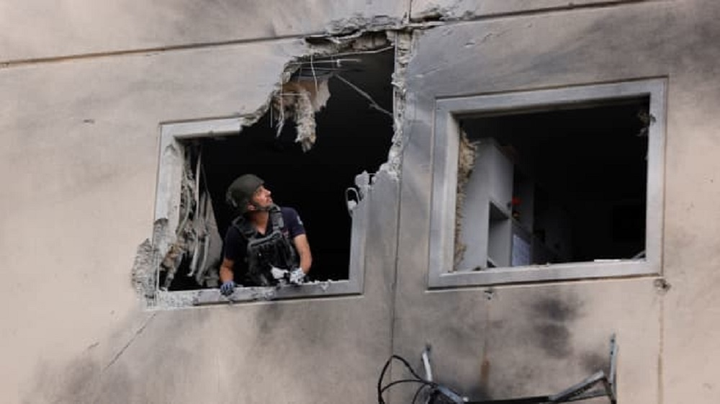 Ảnh: Xung đột leo thang, dải Gaza chìm trong khói lửa - 10