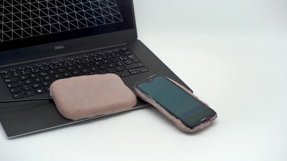 'Ốp lưng da người’ - Sáng chế công nghệ rùng rợn có thể cảm nhận cù lét, cấu véo - 4