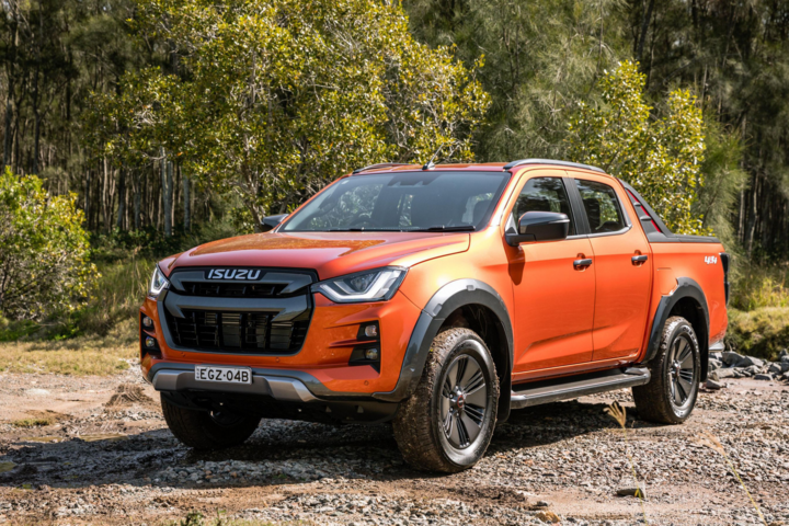 Top 10 xe bán chậm tháng 4: Suzuki và Isuzu vẫn lẹt đẹt - 10