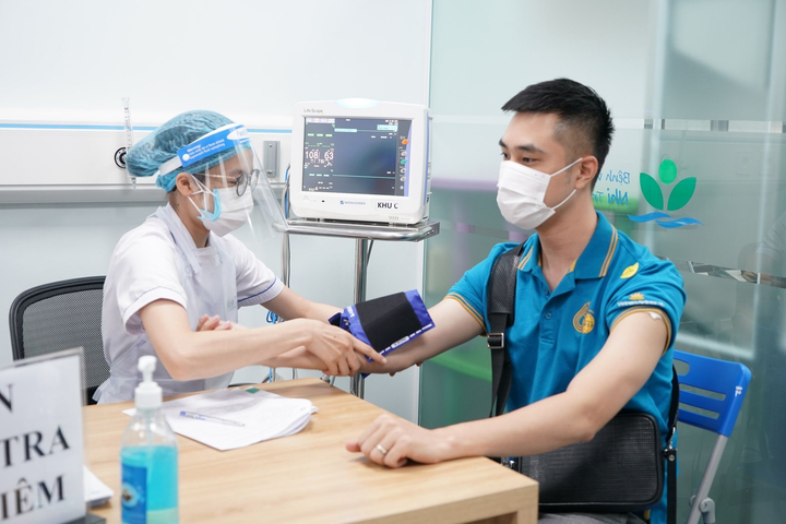 Vietnam Airlines tiêm vaccine COVID-19 cho phi công, tiếp viên - 1