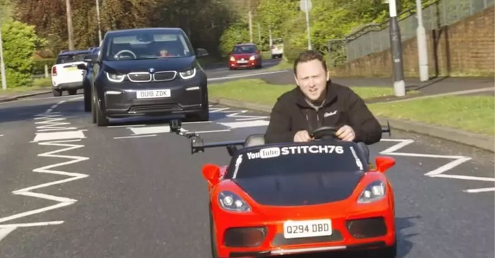 Khám phá xe đồ chơi được đi đường đầu tiên trên thế giới - 1