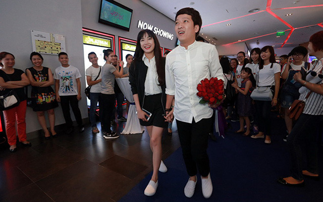 Nhã Phương - Trường Giang thời mới yêu: Tình bể bình, nắm tay bịn rịn không rời - 10