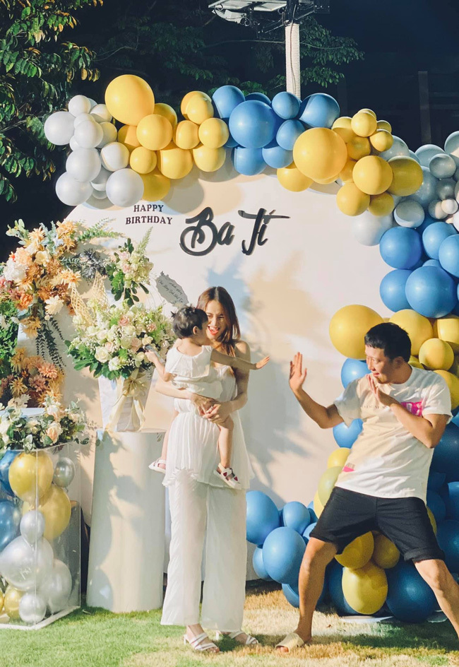 Nhã Phương - Trường Giang thời mới yêu: Tình bể bình, nắm tay bịn rịn không rời - 12