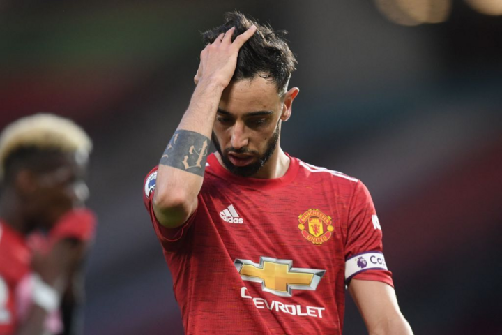 Cựu danh thủ Man Utd chỉ trích Bruno Fernandes ăn vạ - 1