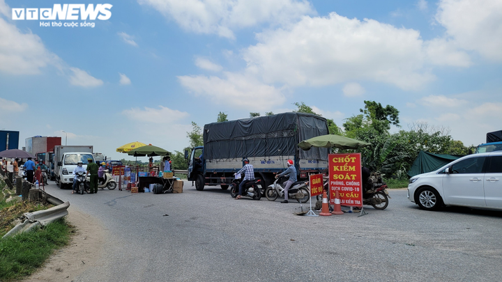 Ổ dịch lớn nhất Bắc Ninh vắng lặng chưa từng thấy trong cao điểm chống COVID-19 - 11