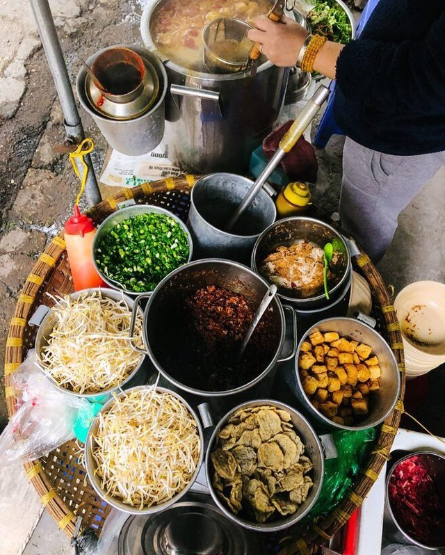 Quán 'bún ziu căm thù' nhưng lại được thực khách hết lòng yêu thương hơn 30 năm - 1