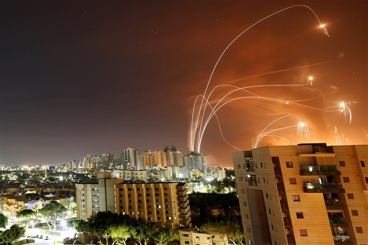 Xung đột dải Gaza: Vòm Sắt đắt đỏ dễ bị tên lửa rẻ tiền của Hamas xuyên thủng? - 1