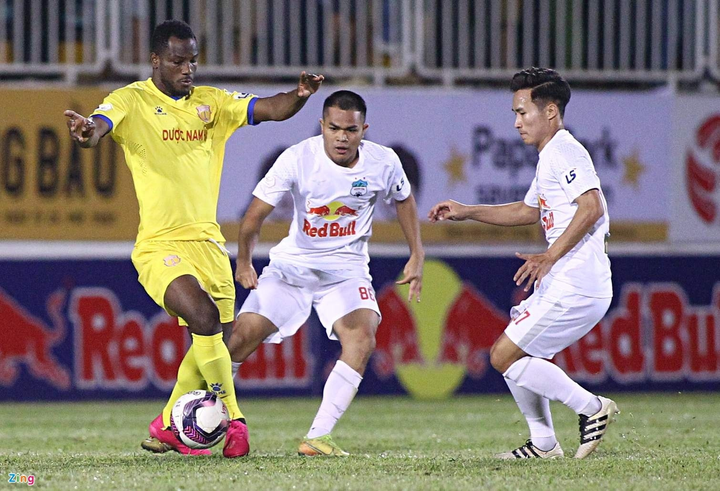 Người hùng của CLB Nam Định thử việc 30 phút, được ký hợp đồng dưới đường piste - 1