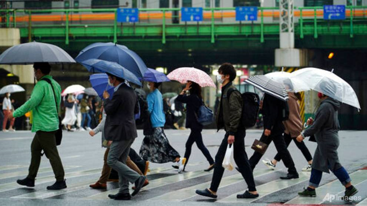 Ca mắc COVID-19 tăng đột biến, Nhật Bản mở rộng tình trạng khẩn cấp - 1