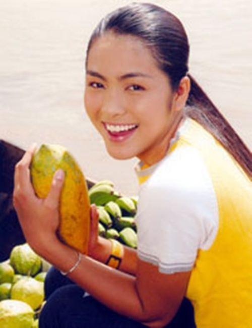 Nhan sắc Tăng Thanh Hà tuổi 18 gây 'bão mạng'