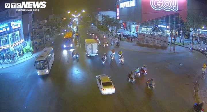 Nhiều phụ nữ ở Tiền Giang hoang mang vì đi đường vô cớ bị xịt hơi cay - 1