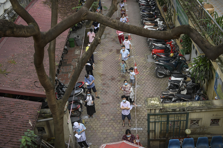 'Thần tốc' xét nghiệm COVID-19 cho hàng nghìn người Hà Nội về từ Đà Nẵng - 3