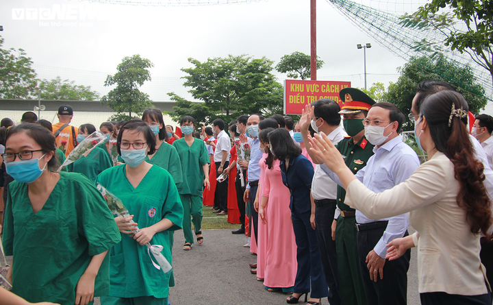 Ảnh: Quảng Ninh chi viện Bắc Giang 200 y, bác sĩ tham gia chống dịch COVID-19 - 13