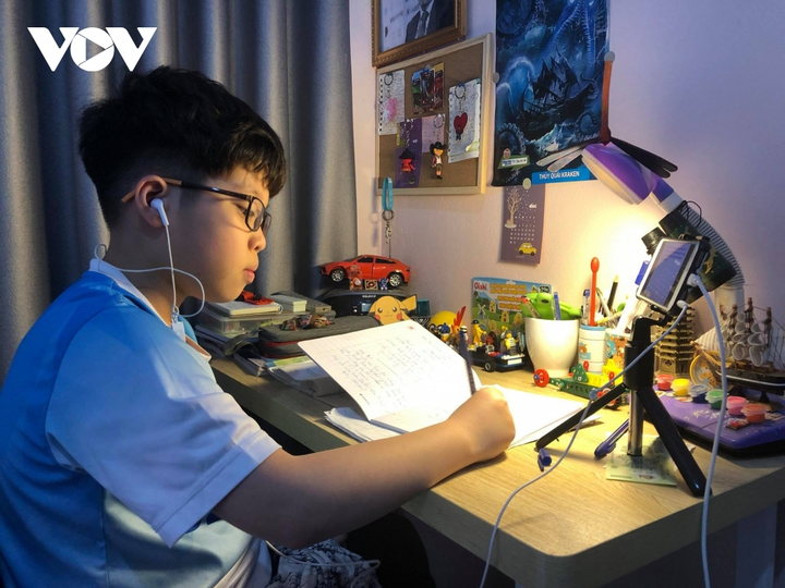 Trường ở Hà Nội nếu đủ điều kiện sẽ tổ chức thi học kỳ trực tuyến - 1