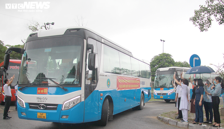 Ảnh: Quảng Ninh chi viện Bắc Giang 200 y, bác sĩ tham gia chống dịch COVID-19 - 15