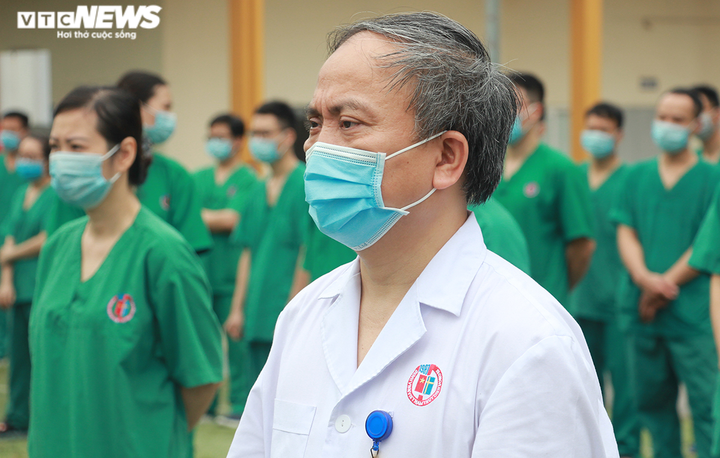 Ảnh: Quảng Ninh chi viện Bắc Giang 200 y, bác sĩ tham gia chống dịch COVID-19 - 3