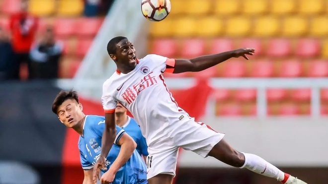 Lời kêu cứu từ cầu thủ thi đấu ở Trung Quốc - 1