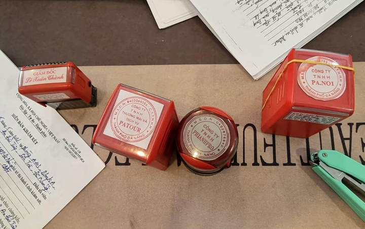 Bắt giám đốc lập 2 công ty bảo lãnh người nước ngoài nhập cảnh trái phép - 2