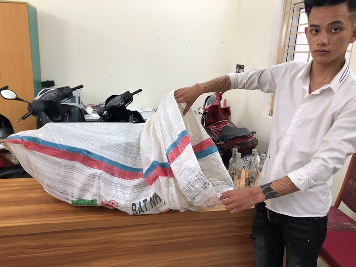 Gần 20 côn đồ Hải Phòng dùng vỏ chai thủy tinh tấn công 1 thanh niên - 2