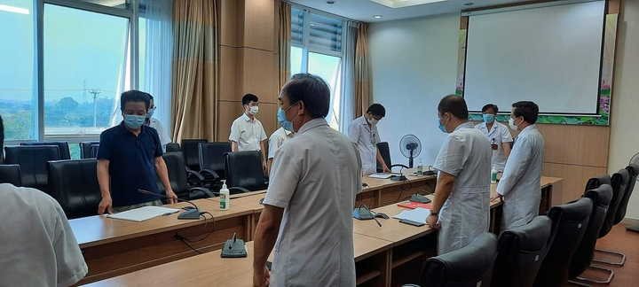 Nhói lòng bác sĩ tham gia tuyến đầu chống dịch, mẹ mất không thể về chịu tang - 1