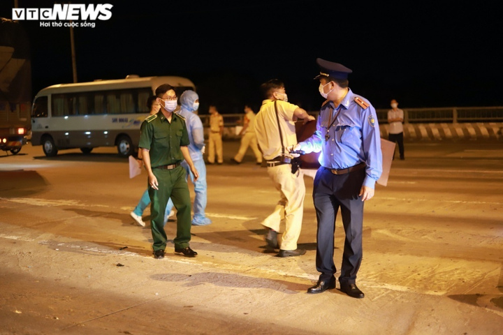 Hơn 122.000 người được kiểm tra y tế ngay tại cửa ngõ TP.HCM - 2