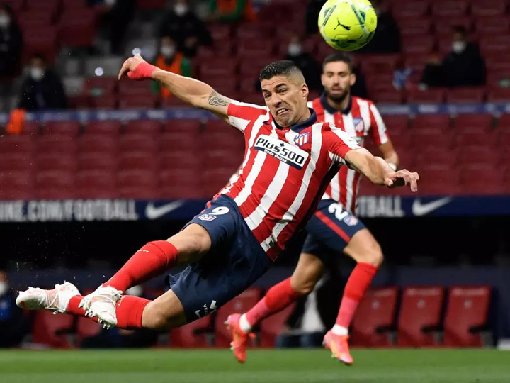 Barca tan mộng vô địch Tây Ban Nha, khó níu chân Messi ở lại - 4