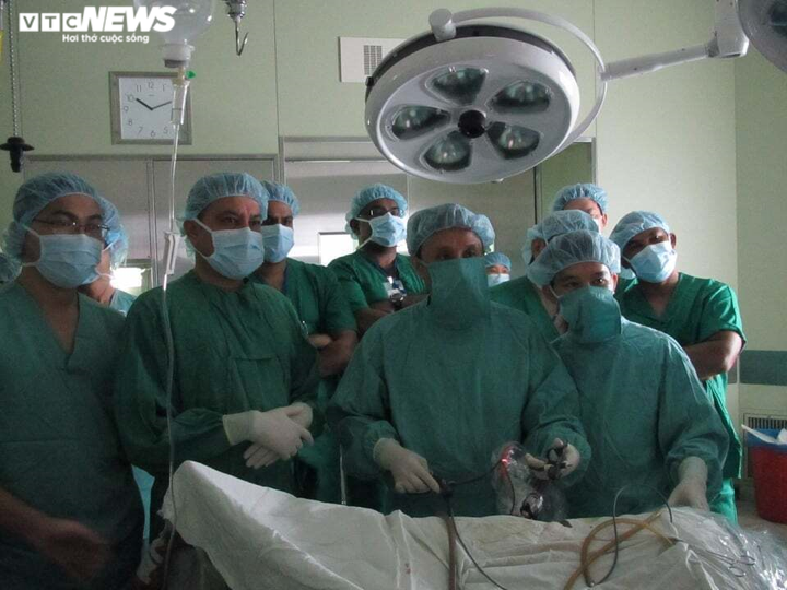 Giáo sư từng xin nghỉ 1 buổi họp Quốc hội để chỉ đạo ghép tim nói gì khi tái cử? - 3