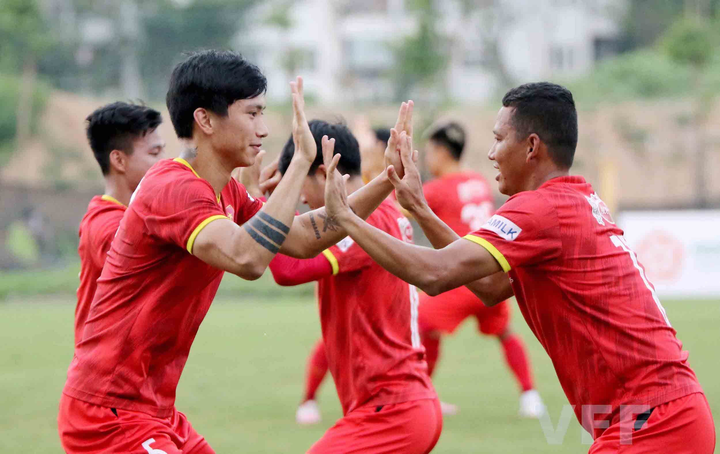 Ứng cử viên thay Hùng Dũng chấn thương, HLV Park Hang Seo thêm đau đầu - 8