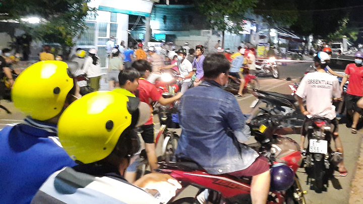 Người đàn ông gục chết ngay cửa quán nhậu ở Bình Dương - 1