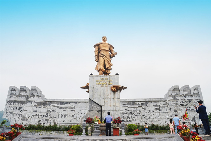 Đi hết Quảng Ninh qua những quần thể tâm linh đẹp ngoạn mục - 1