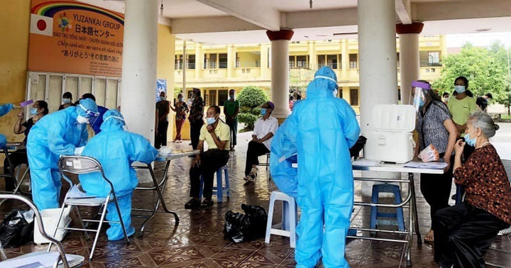 Cán bộ CDC Hà Nam thức trắng đêm làm xét nghiệm, sàng lọc người mắc COVID-19 - 2