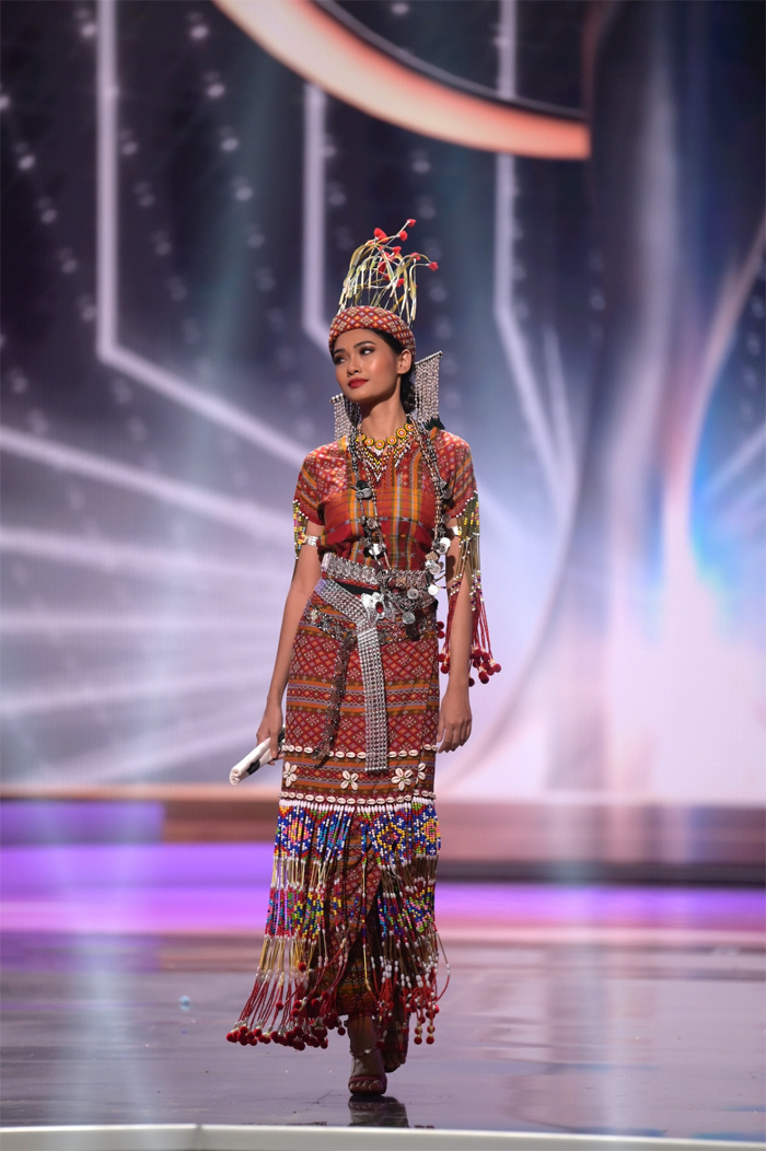 Mất hành lý, Hoa hậu Myanmar vẫn thắng giải Trang phục dân tộc tại Miss Universe - 2