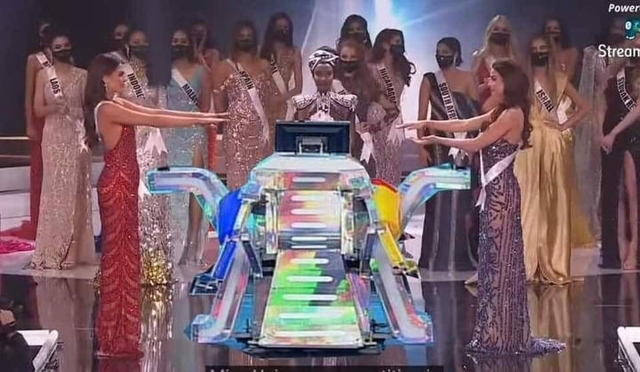 Cười ngất với loạt ảnh chế đêm chung kết Hoa hậu Hoàn vũ 2021 của dân mạng Việt - 7