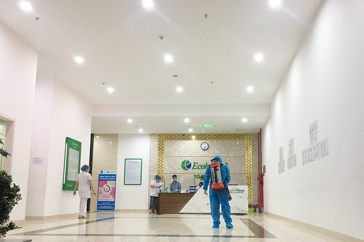 Hà Nội phong tỏa tầng chung cư Ecohome 3 sau ca nghi mắc COVID-19 - 1
