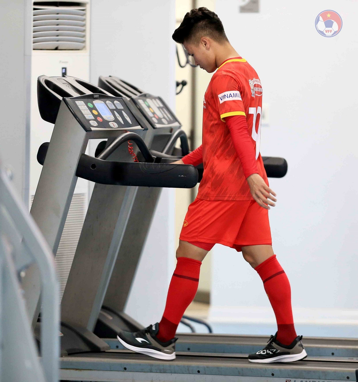 Xuân Trường chưa bình phục, thêm Quang Hải phải tập riêng - 1