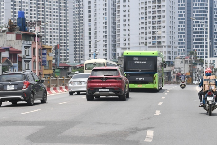 Ảnh: Xe buýt điện thông minh VinBus chạy thử tuyến nội đô Hà Nội - 5