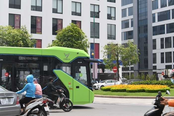 Ảnh: Xe buýt điện thông minh VinBus chạy thử tuyến nội đô Hà Nội - 11