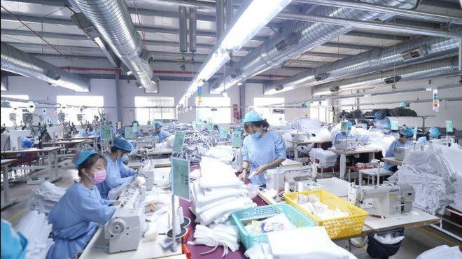 Lo công nhân mắc COVID-19, DN dệt may kiến nghị được hỗ trợ mua, tiêm vaccine - 1